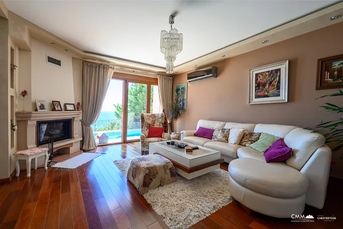 Wunderschönes Haus mit Meerblick und Pool zu verkaufen